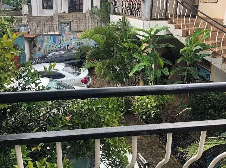 هتل Pacific Cottages And Guesthouse