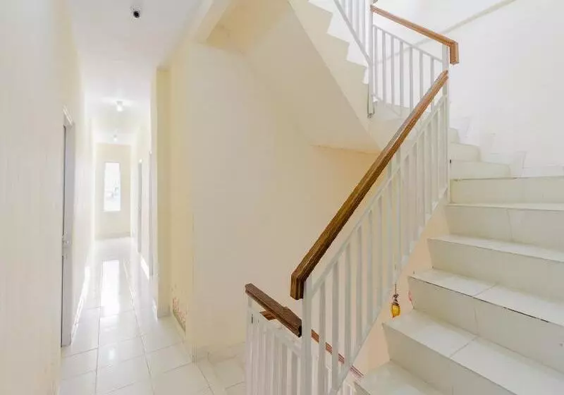 ペンション Reddoorz Plus Near Taman Rasuna Menteng