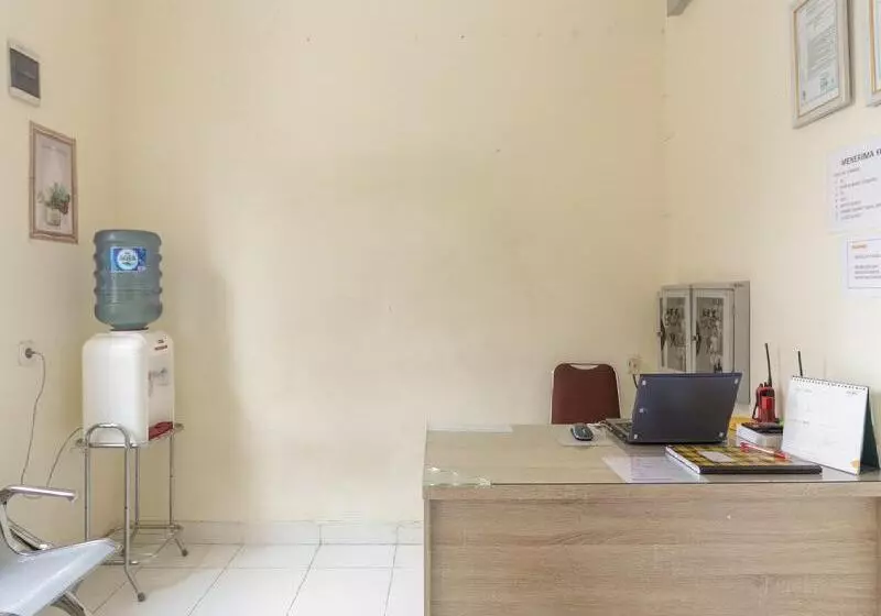 ペンション Reddoorz Plus Near Taman Rasuna Menteng