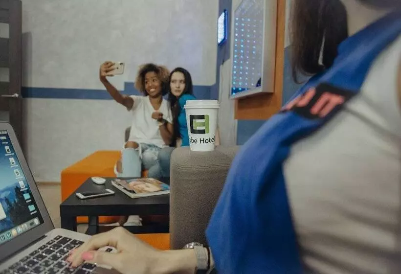 هاستل Cube Capsule