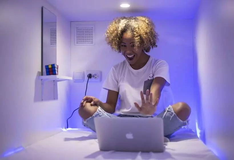 هاستل Cube Capsule