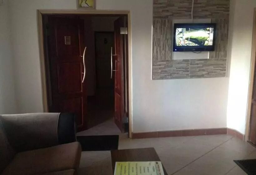 هتل Trench Town Lodge