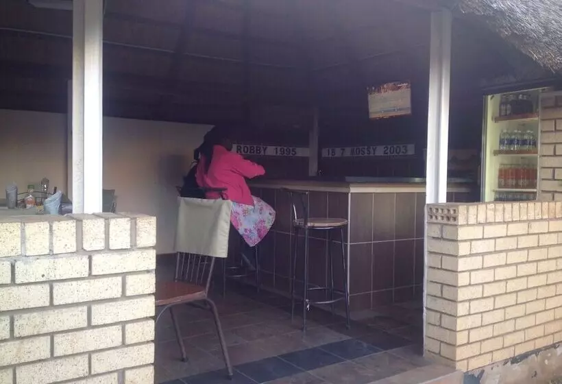 هتل Trench Town Lodge