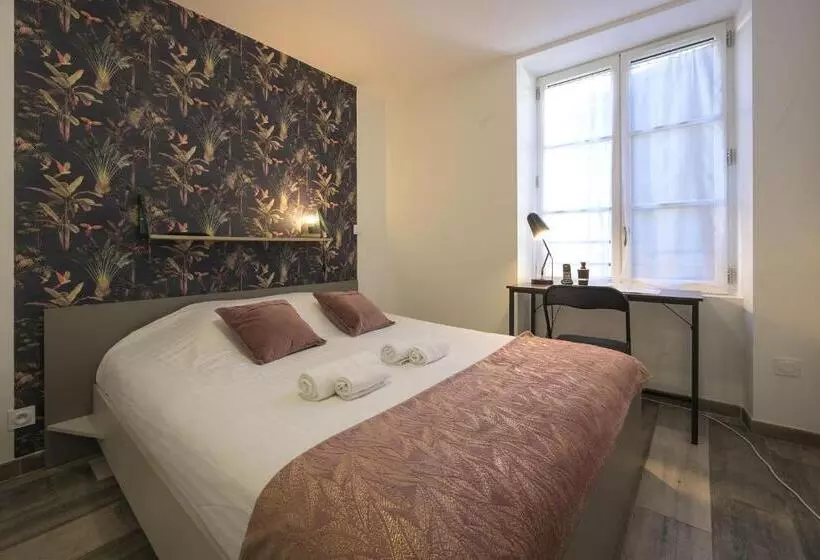 Hotelli De La Croisee