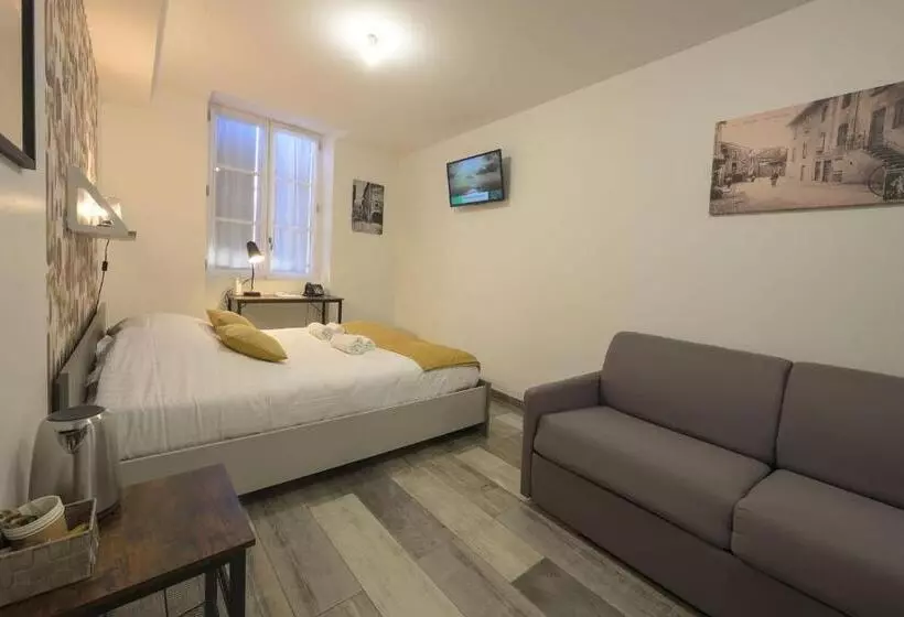 Hotelli De La Croisee