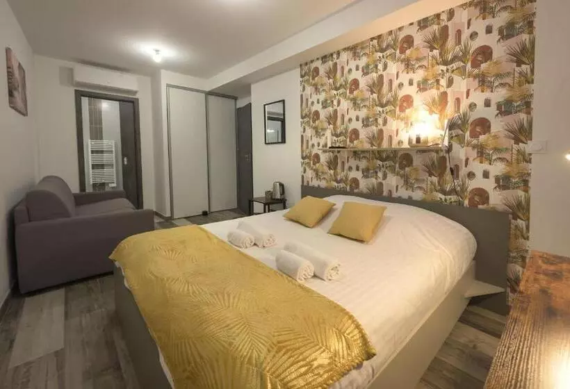 Hotelli De La Croisee