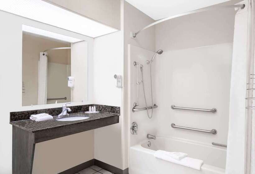 בית מלון כפרי Baymont By Wyndham Eden