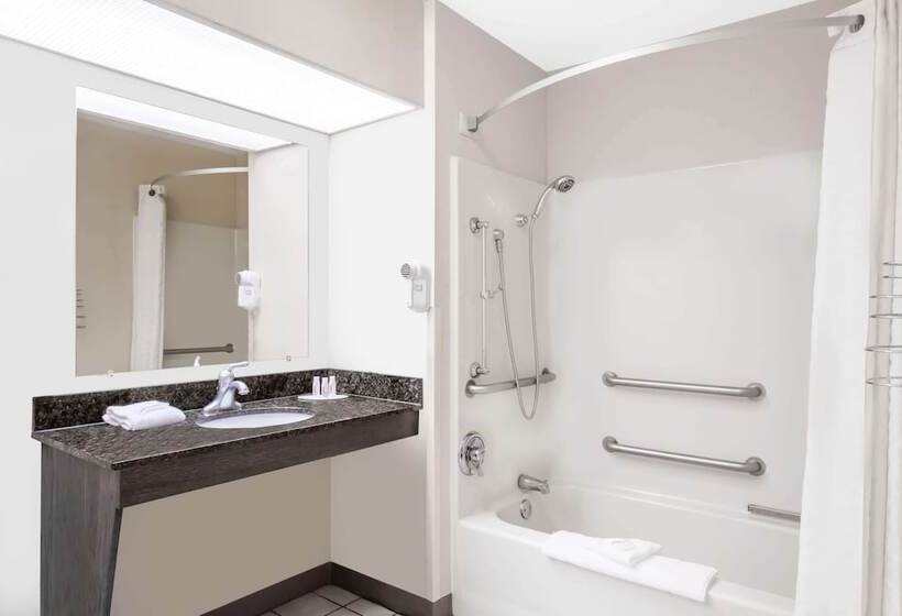 בית מלון כפרי Baymont By Wyndham Eden