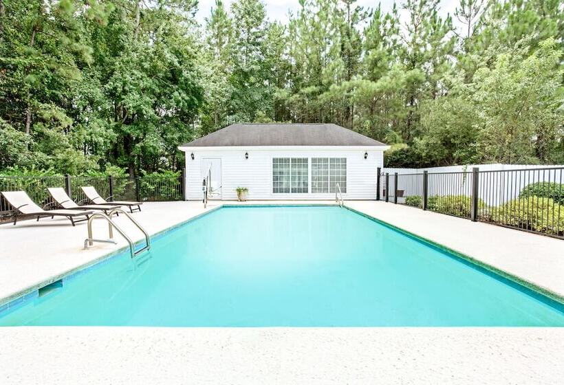 Отель Baymont By Wyndham Kingsland