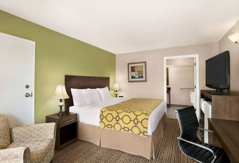 Отель Baymont By Wyndham Kingsland