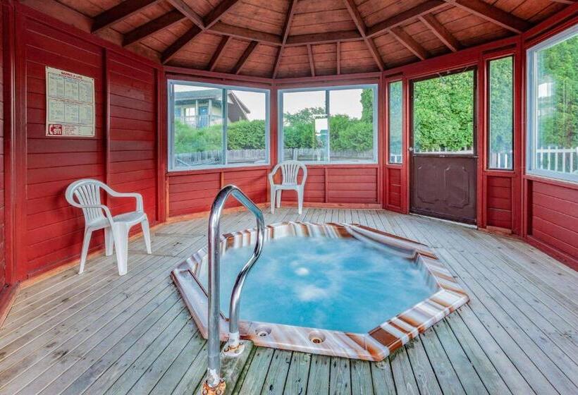 فندق Days Inn & Suites By Wyndham St. Ignace Lakefront