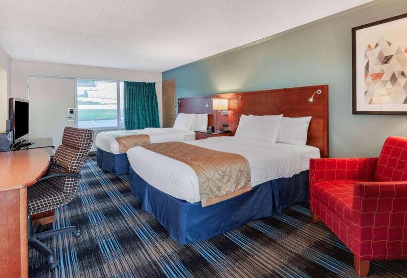 فندق Days Inn & Suites By Wyndham St. Ignace Lakefront