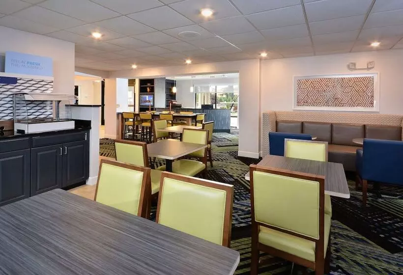 هتل Holiday Inn Express Lynchburg, An Ihg