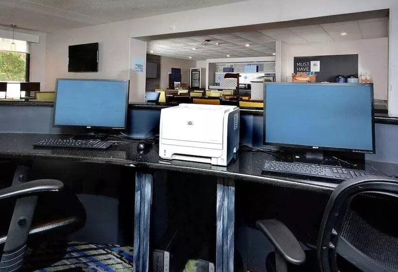 هتل Holiday Inn Express Lynchburg, An Ihg