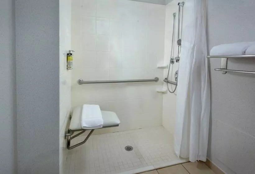 هتل Holiday Inn Express Lynchburg, An Ihg