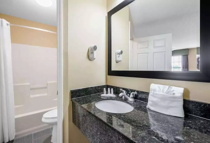 Отель Howard Johnson By Wyndham Dalton