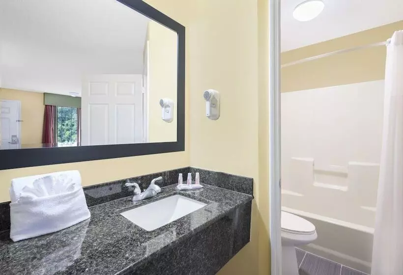 Отель Howard Johnson By Wyndham Dalton