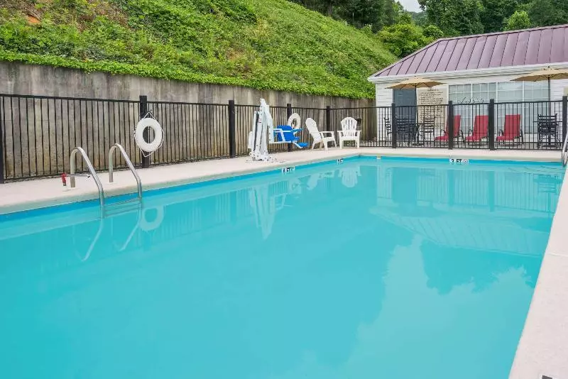 Отель Howard Johnson By Wyndham Dalton