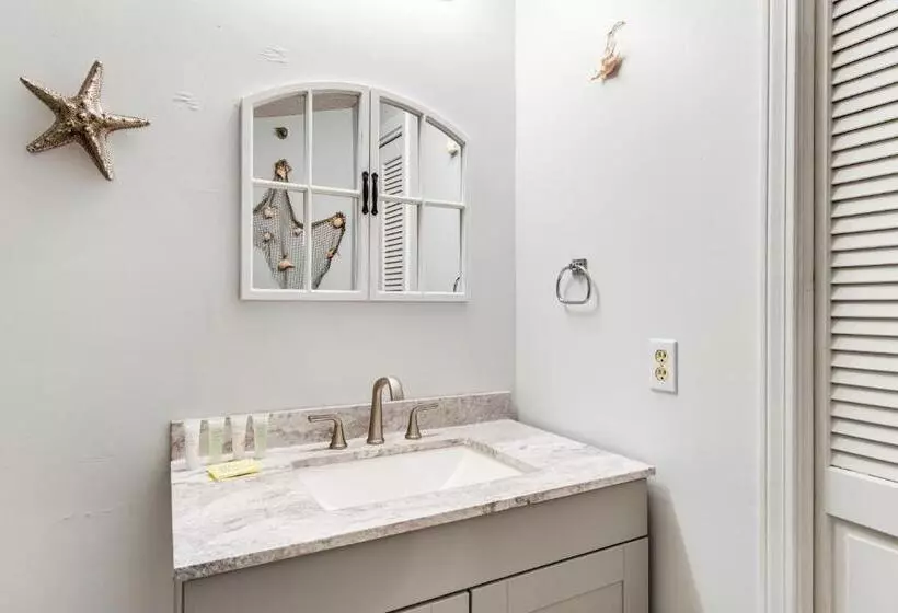 Отель Inn At St Thomas Square