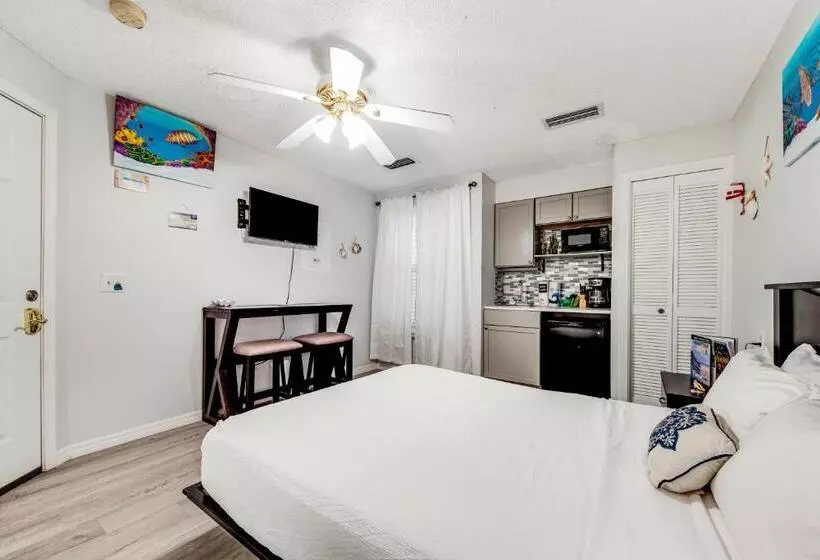 Отель Inn At St Thomas Square