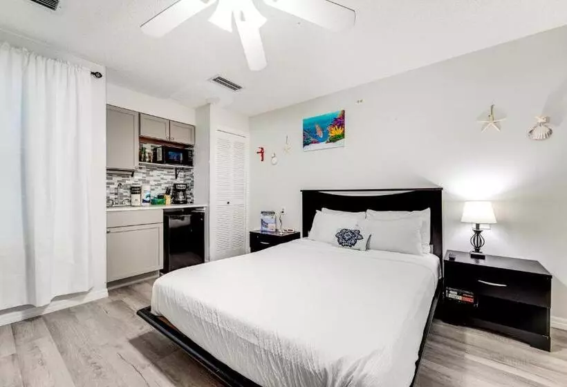 Отель Inn At St Thomas Square