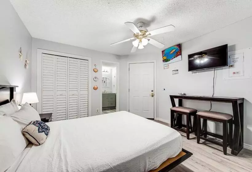 Отель Inn At St Thomas Square