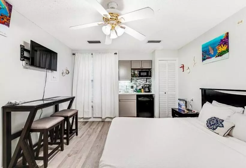 Отель Inn At St Thomas Square