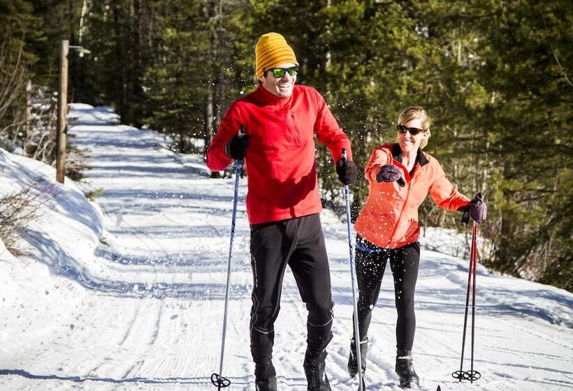 בית מלון כפרי Loge Glacier National Park