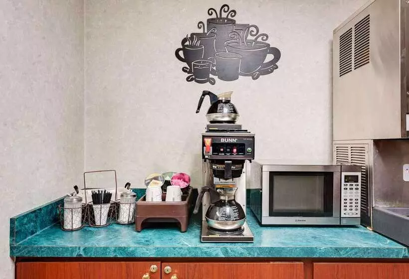 호텔 Knights Inn Macedonia