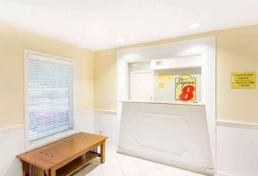 Отель Super 8 By Wyndham Statesboro