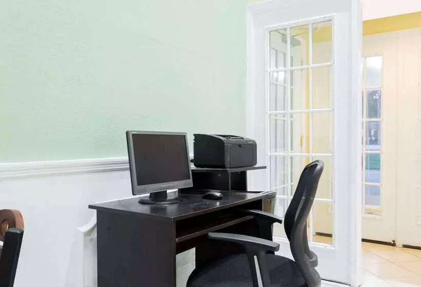 Отель Super 8 By Wyndham Statesboro