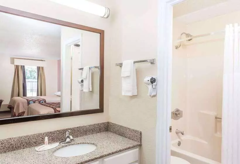 Отель Super 8 By Wyndham Statesboro