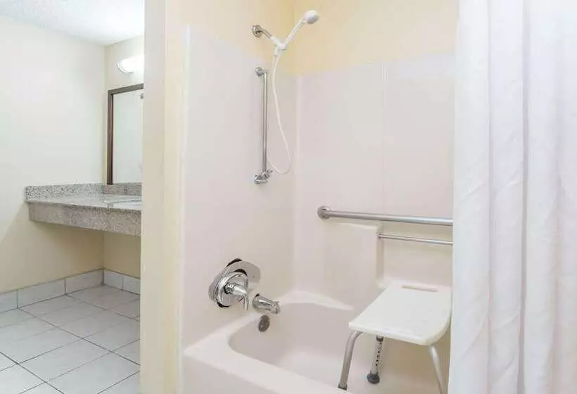 Отель Super 8 By Wyndham Statesboro