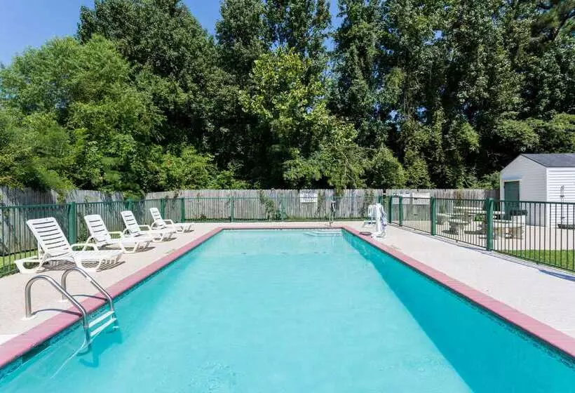 Отель Super 8 By Wyndham Statesboro