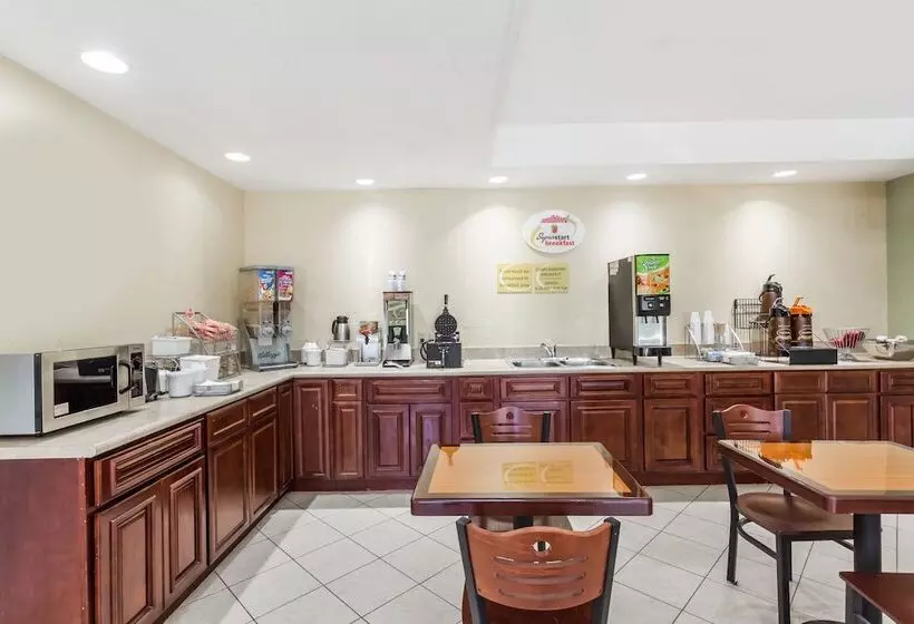 Отель Super 8 By Wyndham Statesboro