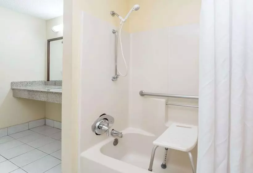 Отель Super 8 By Wyndham Statesboro