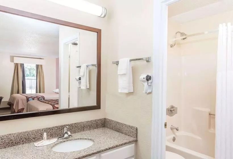 Отель Super 8 By Wyndham Statesboro