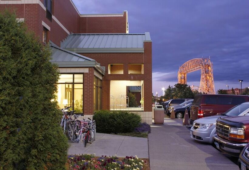 فندق The Inn On Lake Superior