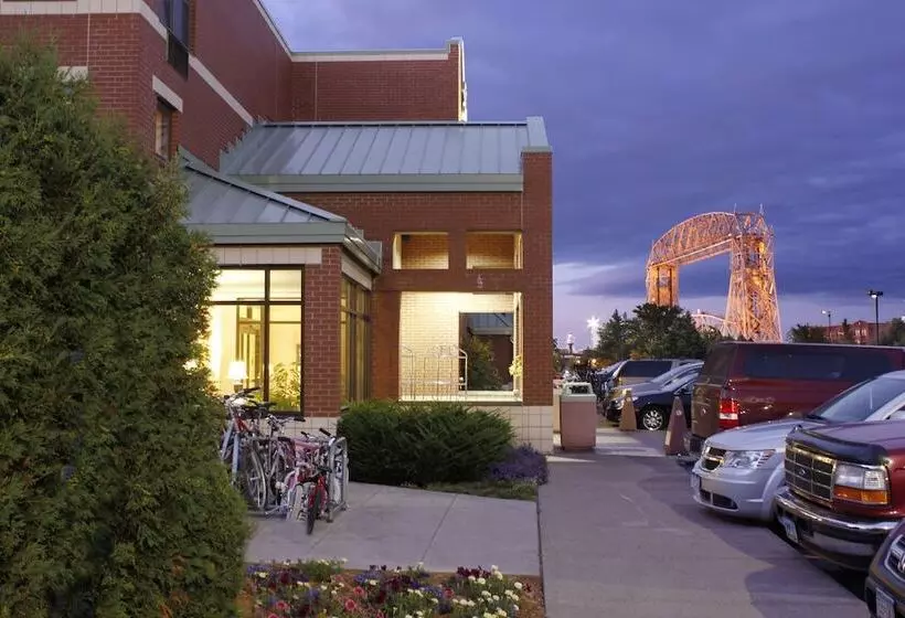 호텔 The Inn On Lake Superior