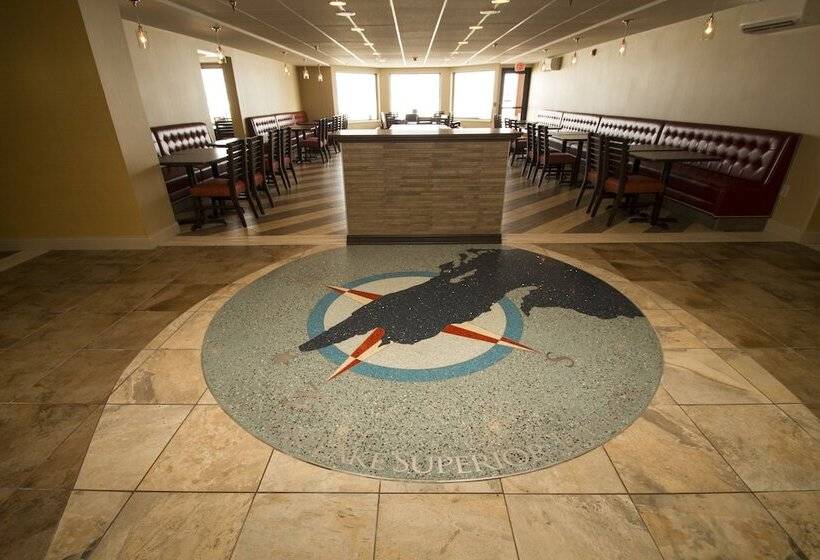فندق The Inn On Lake Superior