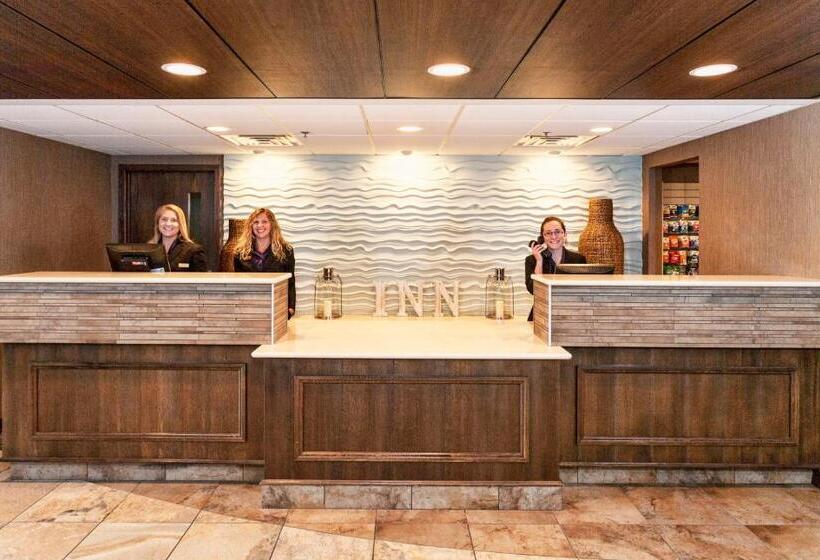 فندق The Inn On Lake Superior