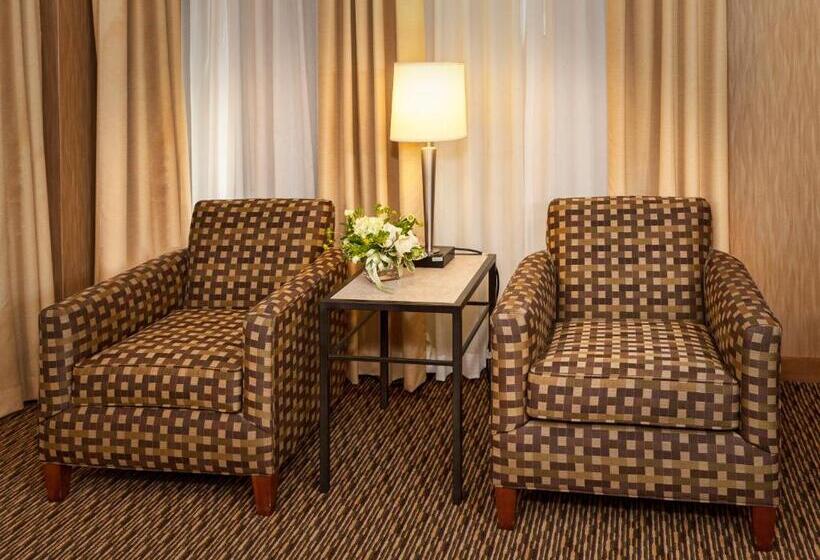 فندق The Inn On Lake Superior