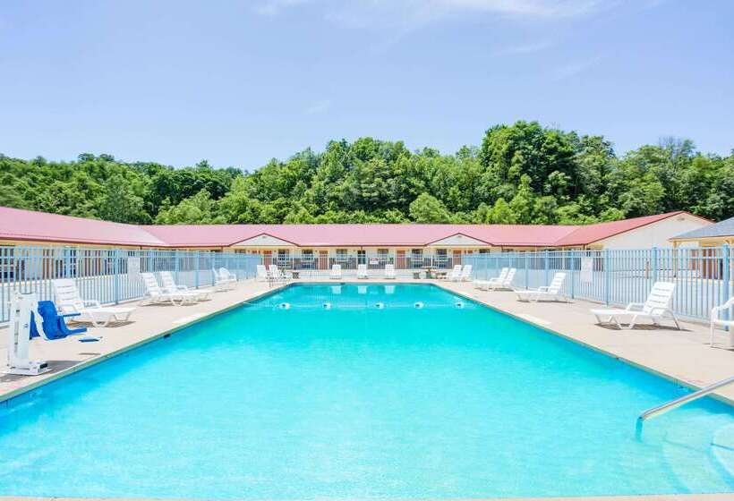 هتل Travelodge By Wyndham Parkersburg