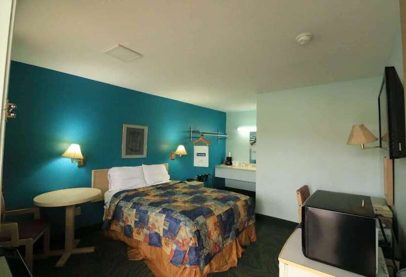 هتل Travelodge By Wyndham Parkersburg