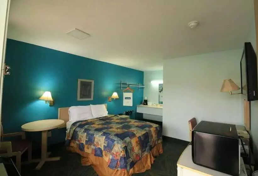 בית מלון כפרי Travelodge By Wyndham Parkersburg