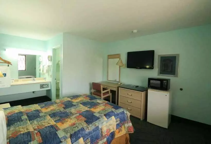 בית מלון כפרי Travelodge By Wyndham Parkersburg