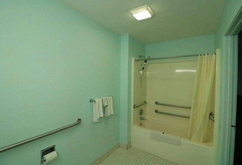 هتل Travelodge By Wyndham Parkersburg