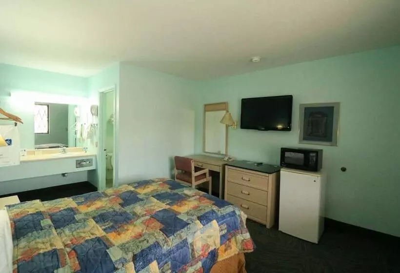 בית מלון כפרי Travelodge By Wyndham Parkersburg