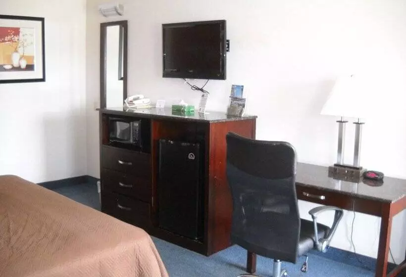 בית מלון כפרי Travelodge By Wyndham Parkersburg