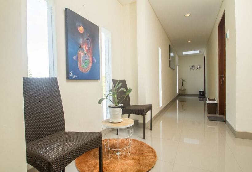 تختخواب و صبحانه Anindya Sanur